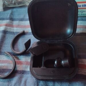 Beats Black Wireless Earbuds with Charging Case